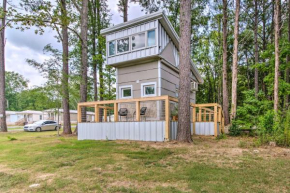Chic Tiny Home Retreat about 2 Mi to MSU Campus!
